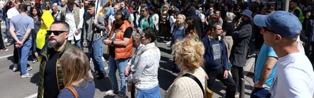 "Trubite jako": Nikola Đuričko došao pred RTS da podrži studente