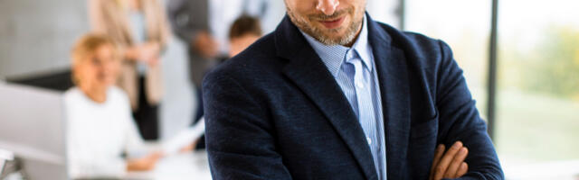 Paradoks buke: Zašto tržište nagrađuje samouverene laike, a zaboravlja tihe stručnjake?