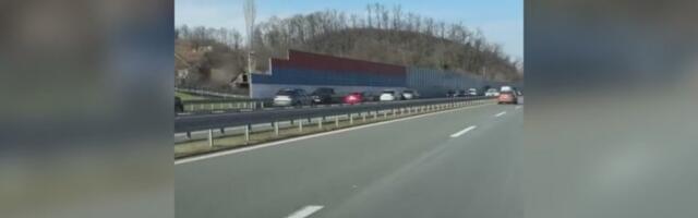 VOZAČI VOZE U SUPROTNOM SMERU! Pogledajte uznemirujuće scene na auto-putu Miloš Veliki! (FOTO, VIDEO)
