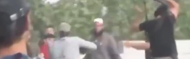 (UZNEMIRUJUĆI VIDEO) BUKTI RAT NA ZAPADNOJ OBALI, PALA KRV NA OBE STRANE! Nastao totalni metež koji se pretvorio u  borbu "PRSA U PRSA"! Ima mrtvih i ranjenih!