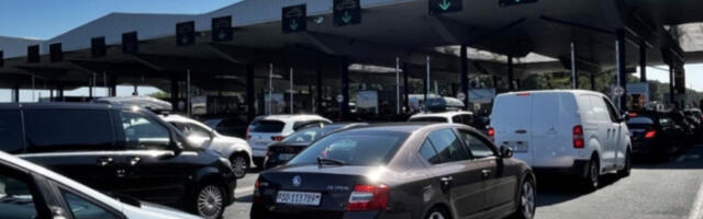 На прелазима Прешево и Гостун аутомобили чекају 20 минута
