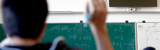 Prepiska majke i nastavnika razbesnela srpski Tviter: "Žena nema stida ni svesti"