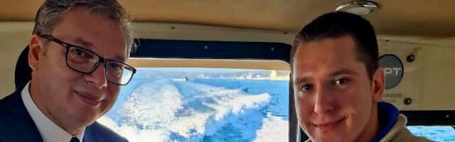 ALEKSANDAR VUČIĆ SA SINOM DANILOM KRENUO NA SVETU GORU! Predsednik objavio prelepu fotografiju uz božićnu čestitku! (FOTO)