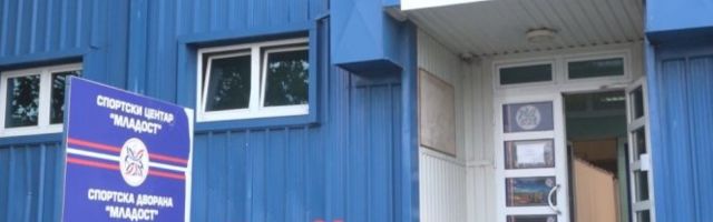 Spremna „Plava hala“ u Čačku: Veliki priliv starijih pacijenta iz Ivanjice, postoji strah da korona virus uđe u starački dom i zatvor (Video)