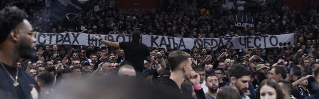 Arenom se ponovo orilo "Vučiću, pederu" (VIDEO)