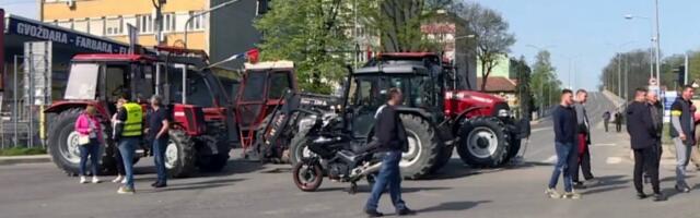 Muž mi umire, a ja ne mogu da stignem da ga vidimi! Blokaderi terorišu građane Kraljeva, ljudi očajni (VIDEO)