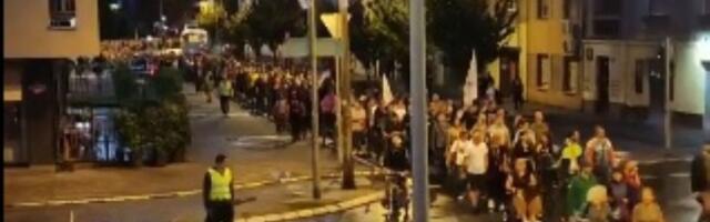 "Slobodo, tu smo": Protest u NS, građanima ni kiša ne može ništa (VIDEO)