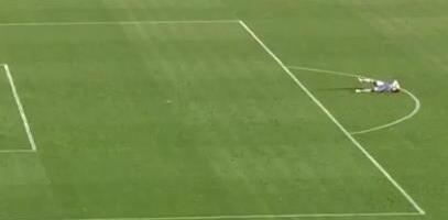 DRAMA NA AFRIČKOM KUPU NACIJA! Golman kolabirao usred utakmice, srušio se na teren! (VIDEO)