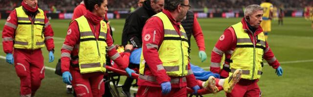 Jeziva povreda: Igrač Milana hitno prevezen u bolnicu /VIDEO/
