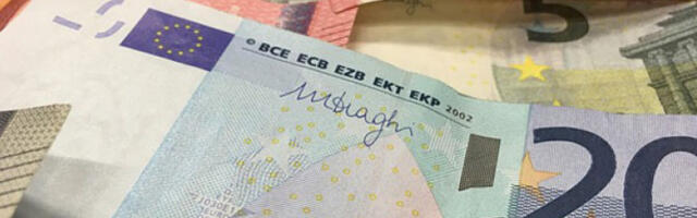 Средњи курс динара сутра 117,4 динара