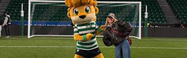 Američka zvezda voli Sporting: Svini podelila fotografiju sa poznatom maskotom i zapalila mreže