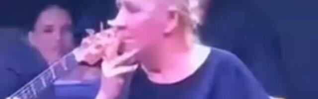 "Ja sam boem, mogu sve!" Vesna Zmijanac odgovorila pevačici - prozivala je zato što sedi i puši na nastupu