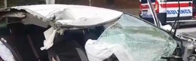 AUDI PODLETEO POD ŠLEPER! Teška saobraćajka kod Čačka! MLADIĆ ZADOBIO TEŠKE POVREDE!