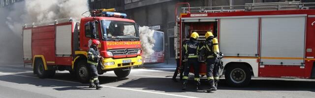 Izbio požar u kući na Savskom vencu (FOTO)