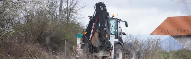 Excavator seen in front of missing 2-year-old Danka's home: Police block access