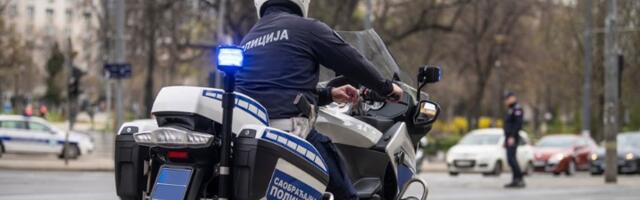 Auto smrskan u udesu na Autokomandi