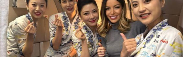 MINISTARKA MESAROVIĆ SA KINESKIM STJUARDESAMA NA PUTU ZA BEOGRAD Njihova avio-kompanija će služiti srpske proizvode na svojim letovima