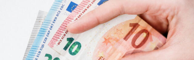 Званични средњи курс евра данас 117,3888 динара