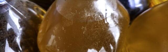 PA, LJUDI, ŠTA JE OVO? Stavite SAMO KAP ovog ulja u OVO i gledajte šta će se desiti - neko radi to DANIMA