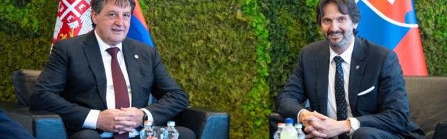 SASTANAK MINISTRA GAŠIĆA I MINISTRA KALINAKA U BRATISLAVI: Razgovori o bezbednosti i jačanju odbrambene saradnje (FOTO)