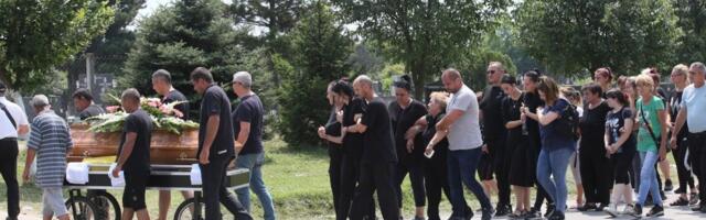 Sahranjena Noa Milivojev uz pesmu Tiho noći