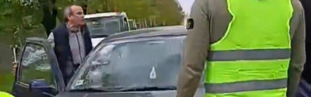 Incident tokom protesta: Vozač udario studenta u Pančevu (VIDEO)