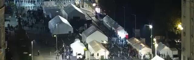 Ćacilend se ispraznio nepunih sat vremena nakon skupa naprednjaka