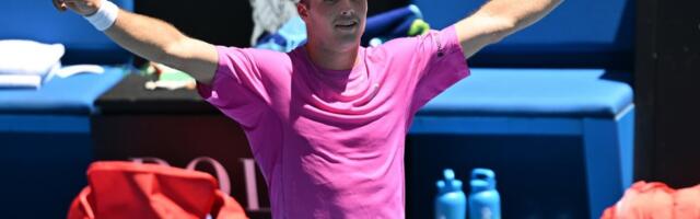 Mladić koji se ponosi slikom sa Novakom Đokovićem načinio senzaciju na startu Australijan opena