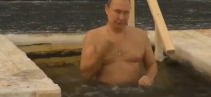 PUTIN SE PREKRSTIO, A ONDA JE ZARONIO U LEDENU VODU! Ruski lider obeležio veliki hrišćanski praznik (VIDEO)