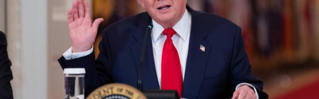 Трамп: Скупља нафта мала цена коју треба платити за сад, свет, безбедност и мир