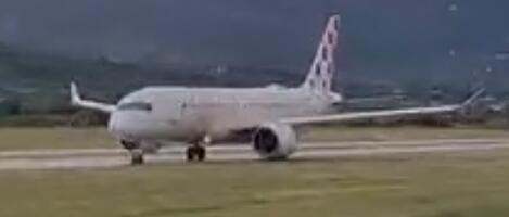 "OH, MEIN GOTT" Pojavio se JEZIV snimak iz aviona koji je izleteo sa piste u Splitu, ljudi vrište u panici - HOROR! (VIDEO)
