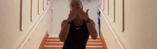 Sabalenka zaplesala na stepenicama i odgovorila Đokoviću koji je odgovorio čuvenim rečima! /VIDEO/
