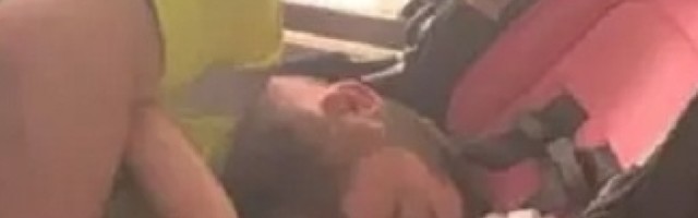 Fotografija oca koji spava na bolničkom podu pokreće važan razgovor o jednakom roditeljstvu