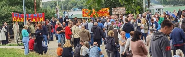 Šapić ljude koji protestuju zove - LUDACIMA