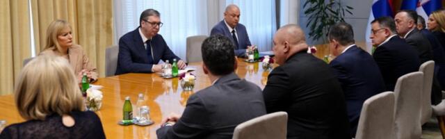 KONSULTACIJE O MANDATARU: Vučić razgovara sa predstavnicima SNS - delegaciju predvodi Vučević