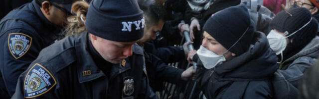У Њујорку ухапшено више од 10 демонстраната због ометања агената федералне полиције