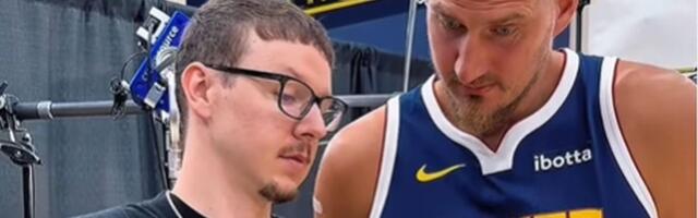 Prišao je Jokiću i pokazao jedan snimak, Srbin ostao u šoku kada je pogledao u telefon