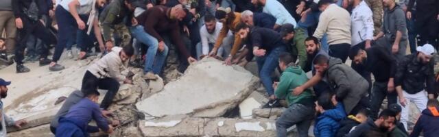 SRUŠILE SE DVE ZGRADE U CENTRU GRADA! Među nastradalima žena i dete: Spasioci i meštani golim rukama kopaju po ruševinama da izvuku preživele! (FOTO, VIDEO)