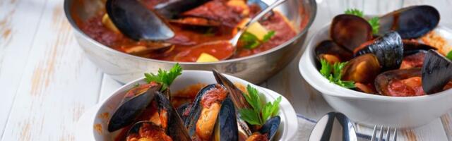 Brzi ručak sa ukusom mora: Dagnje u paradajz sosu sa belim lukom