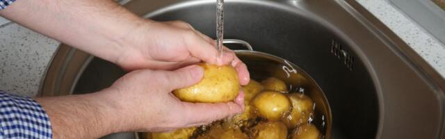 Nije dovoljno samo da ga isperete: Žene sa sela pokazale kako je najbolje da peremo krompir