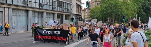 Studenti aplauzom dočekani ispred Skupštine