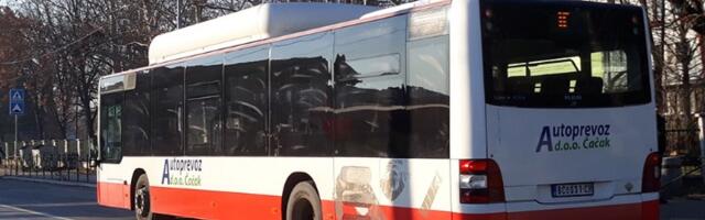 Vozač IZBACIO devojčicu iz autobusa jer je slušala pesmu "PADA VLADA"