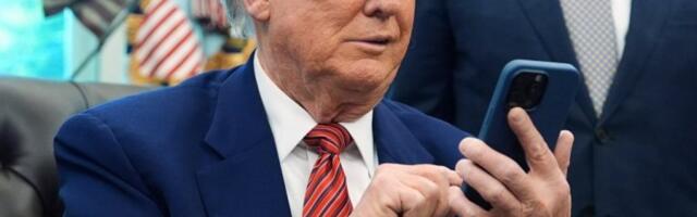 VELIKI TRAMP TE POSMATRA: Turisti u SAD će morati da DOSTAVLJAJU podatke o svojim društvenim mrežama!