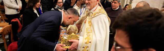 PRVA PROSLAVA BOŽIĆA U VITLEJEMU OD 2022. Kardinal Picabala vodio misu, zbog rata u Pojasu Gaze prethodnih godina otkazivane verske svečanosti (FOTO)