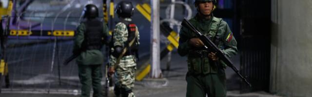 Grad je u opsadnom stanju! Vojska na ulicama Karakasa, narod u panici beži iz svojih domova - zabeleženo najamanje 7 eksplozija (FOTO/VIDEO)