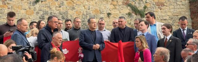 "OVO JE VELIKI DATUM U ISTORIJI CELOG SVETA": Dačić položio venac na Grobnicu narodnih heroja na Kalemegdanu povodom Dana pobede nad fašizmom