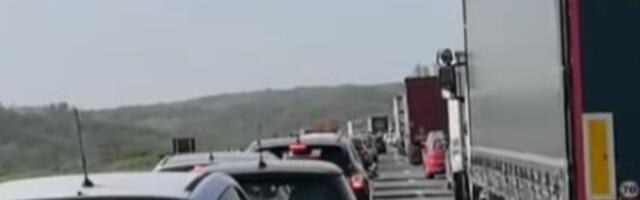 Ako ste hteli auto-putem ka Novom Beogradu, spremite se na ČEKANJE! Vozila stoje u više delova Beograda, ne mrdaju