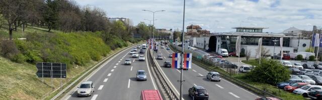 AMSS: Očekje se pojačan saobraćaj popodne, opasnost od odrona na deonicama kroz useke i klisure