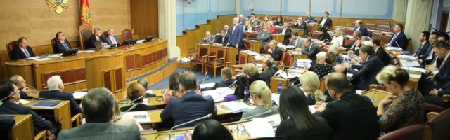 U Crnoj Gori sutra sastanak parlamentarne većine o rešenju krize