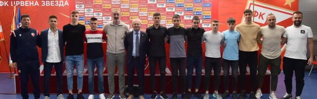 Zvezda potpisala 11 profesionalnih ugovora